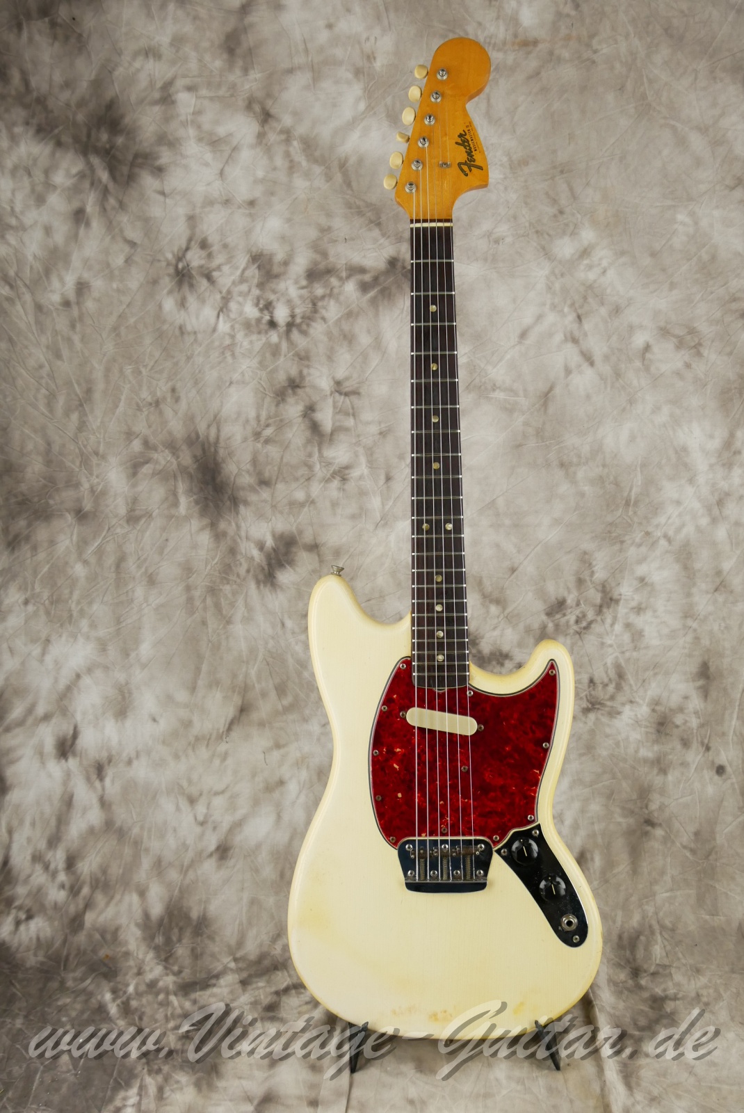 Fender Musicmaster-2-1966-001.JPG